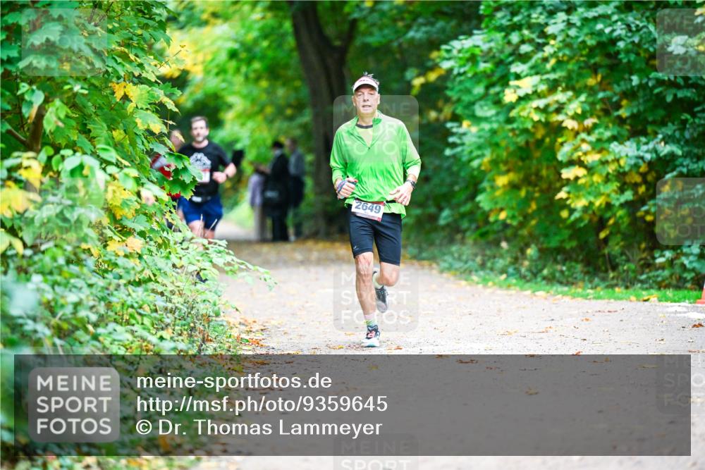12.10.2025 - Bramfelder Halbmarathon 2025 Dr. Thomas Lammeyer http://msf.ph/oto/9359645 12.10.2025 11:09:01 Laufen 2649 meine-sportfotos.de