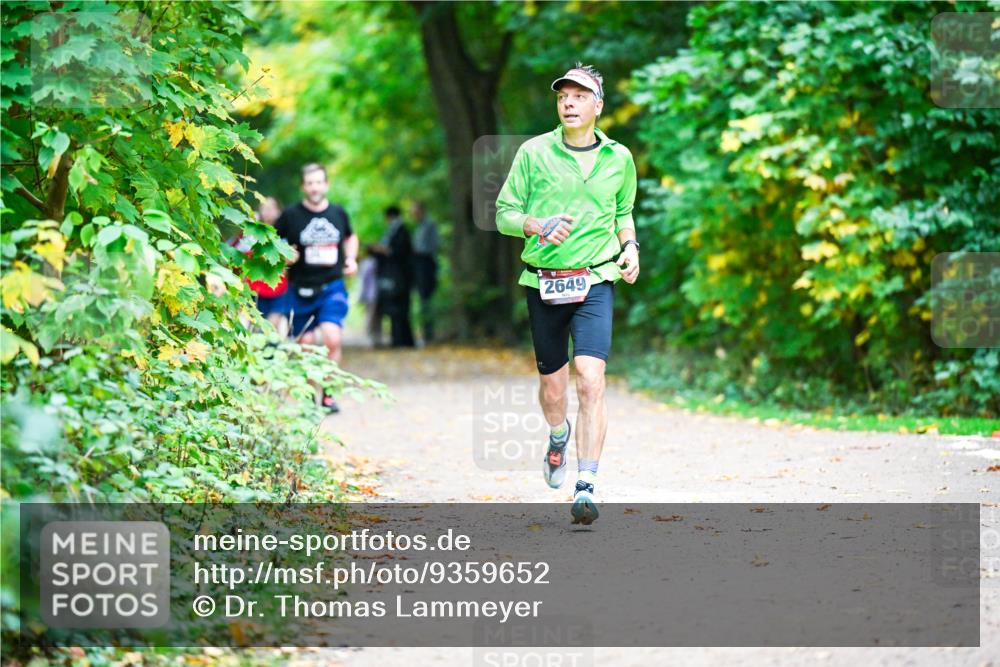 12.10.2025 - Bramfelder Halbmarathon 2025 Dr. Thomas Lammeyer http://msf.ph/oto/9359652 12.10.2025 11:09:02 Laufen 2649 meine-sportfotos.de