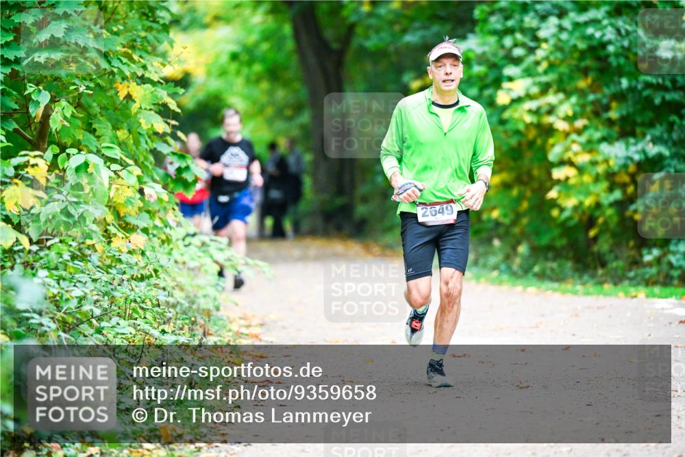 12.10.2025 - Bramfelder Halbmarathon 2025 Dr. Thomas Lammeyer http://msf.ph/oto/9359658 12.10.2025 11:09:02 Laufen 2649 meine-sportfotos.de