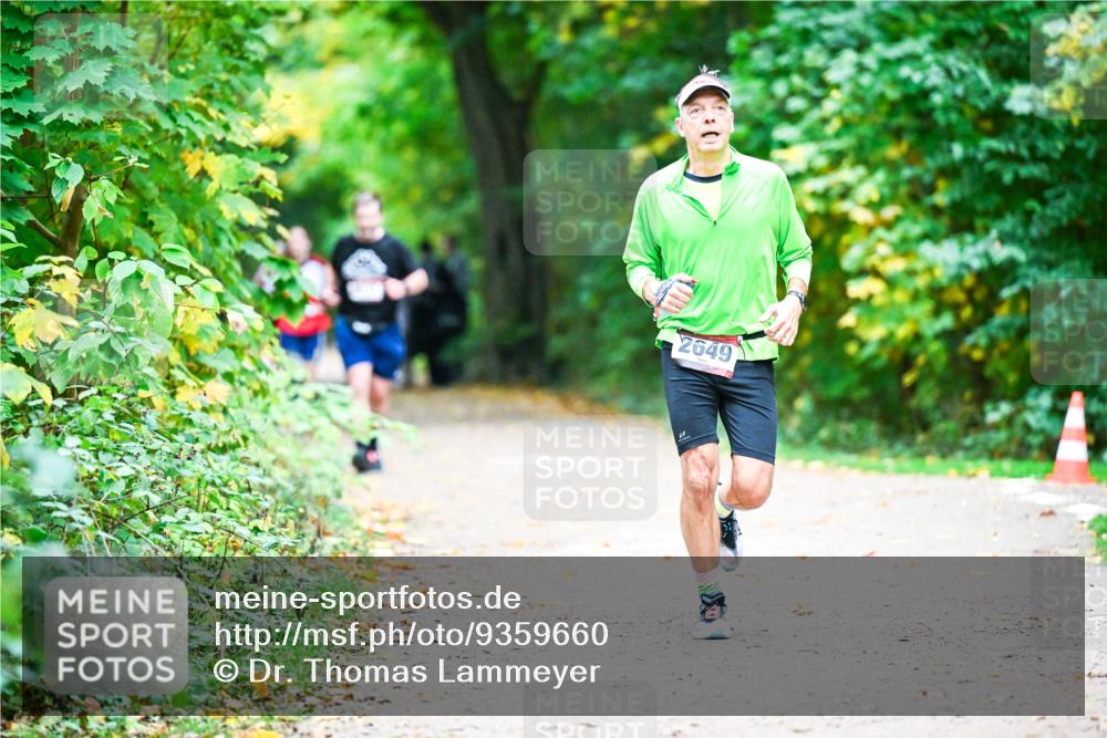 12.10.2025 - Bramfelder Halbmarathon 2025 Dr. Thomas Lammeyer http://msf.ph/oto/9359660 12.10.2025 11:09:03 Laufen 2649 meine-sportfotos.de