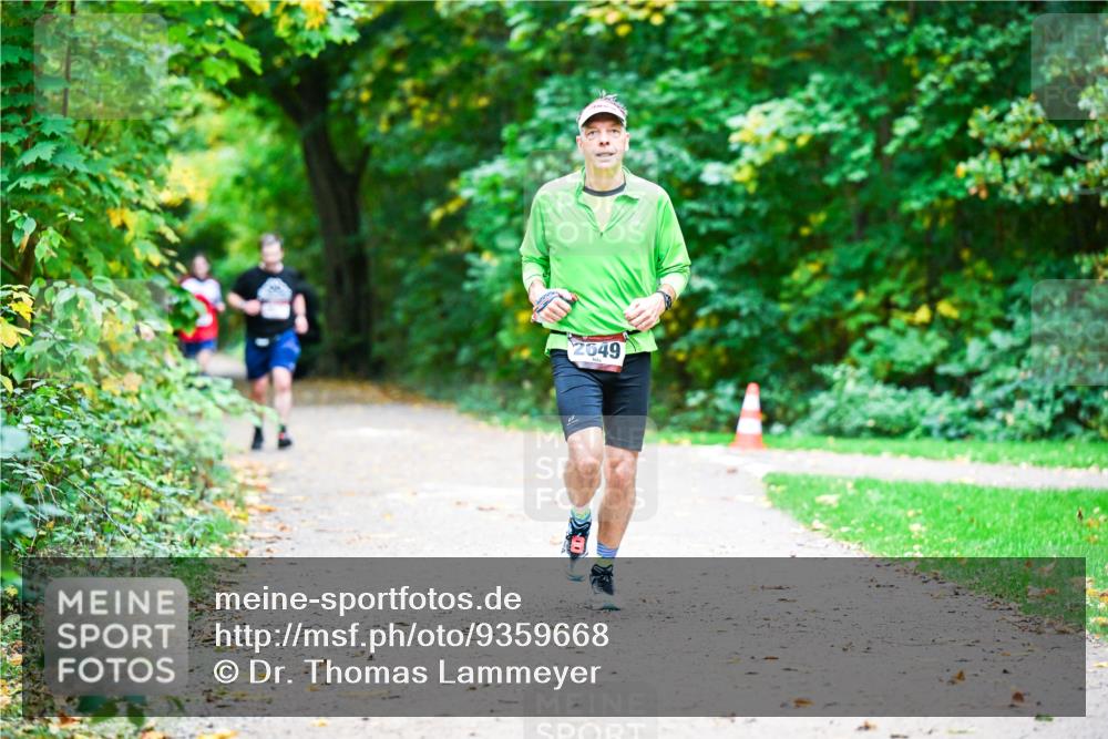 12.10.2025 - Bramfelder Halbmarathon 2025 Dr. Thomas Lammeyer http://msf.ph/oto/9359668 12.10.2025 11:09:04 Laufen 24, 2049 meine-sportfotos.de
