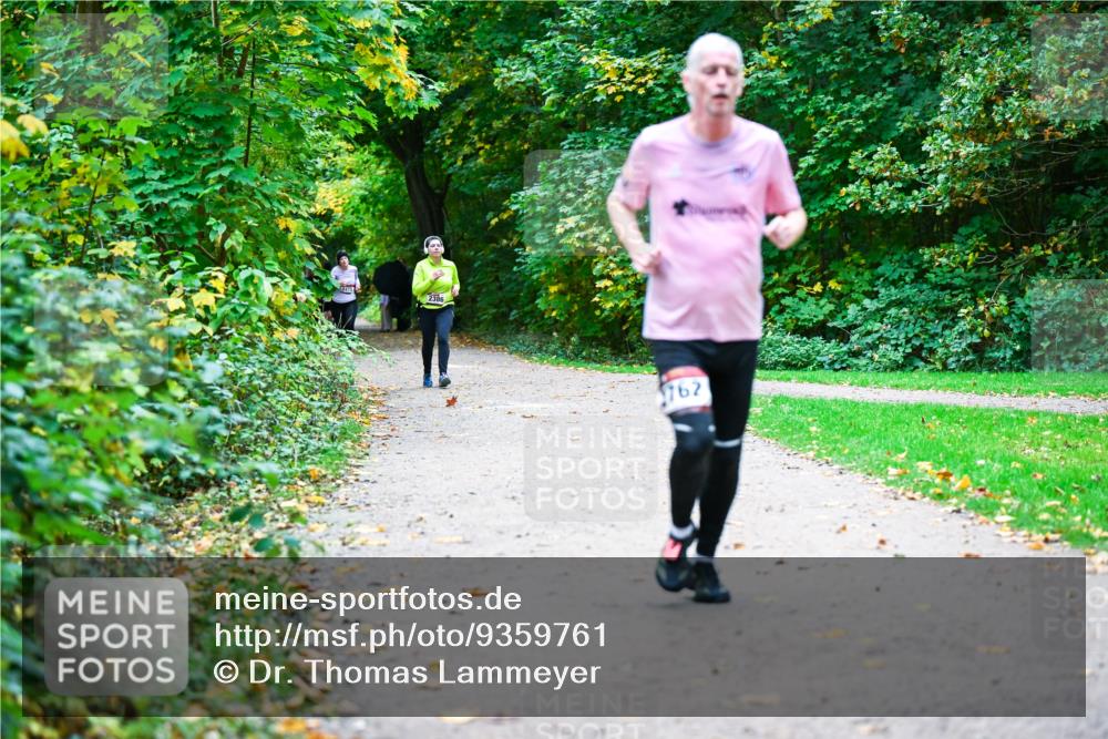 12.10.2025 - Bramfelder Halbmarathon 2025 Dr. Thomas Lammeyer http://msf.ph/oto/9359761 12.10.2025 11:09:24 Laufen 2415, 2386, 762 meine-sportfotos.de