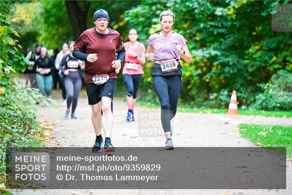 12.10.2025 - Bramfelder Halbmarathon 2025 Dr. Thomas Lammeyer http://msf.ph/oto/9359829 12.10.2025 11:09:41 Laufen 2229, 2495, 2459 meine-sportfotos.de