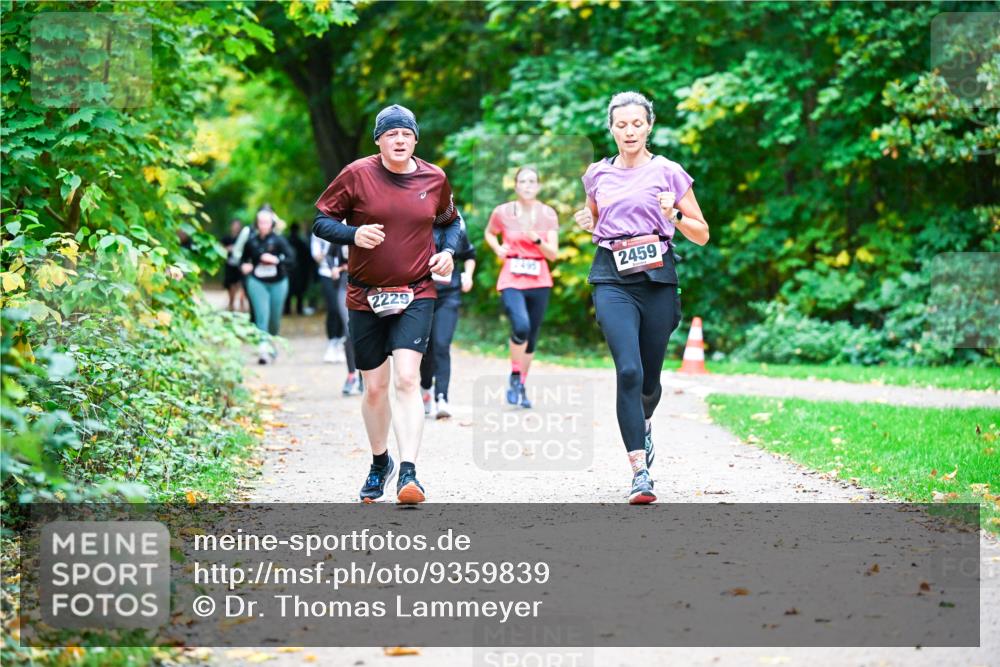 12.10.2025 - Bramfelder Halbmarathon 2025 Dr. Thomas Lammeyer http://msf.ph/oto/9359839 12.10.2025 11:09:42 Laufen 2229, 3495, 2459 meine-sportfotos.de