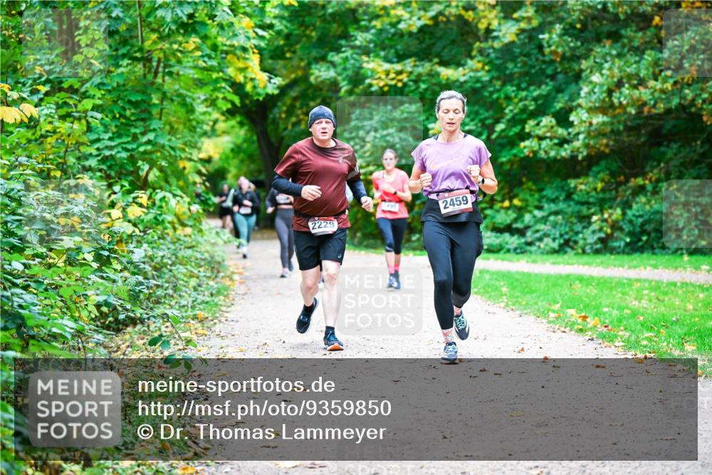 12.10.2025 - Bramfelder Halbmarathon 2025 Dr. Thomas Lammeyer http://msf.ph/oto/9359850 12.10.2025 11:09:44 Laufen 2229, 2495, 2459 meine-sportfotos.de