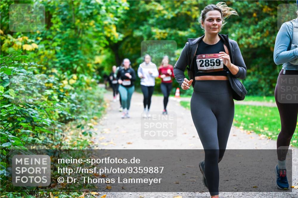 12.10.2025 - Bramfelder Halbmarathon 2025 Dr. Thomas Lammeyer http://msf.ph/oto/9359887 12.10.2025 11:09:52 Laufen 34, 2859 meine-sportfotos.de