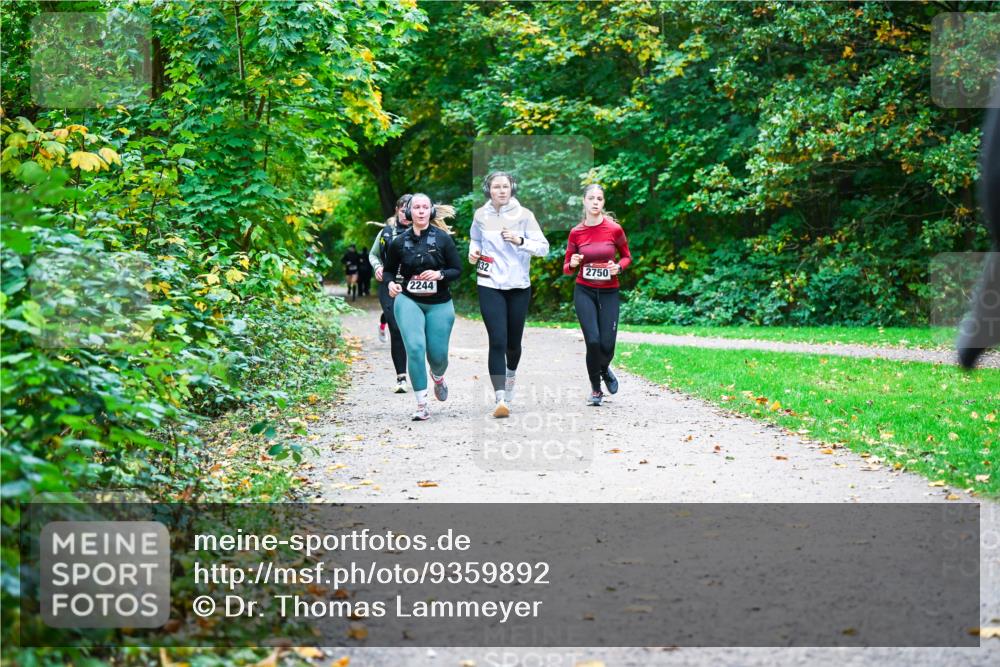 12.10.2025 - Bramfelder Halbmarathon 2025 Dr. Thomas Lammeyer http://msf.ph/oto/9359892 12.10.2025 11:09:53 Laufen 2244, 32, 2750 meine-sportfotos.de