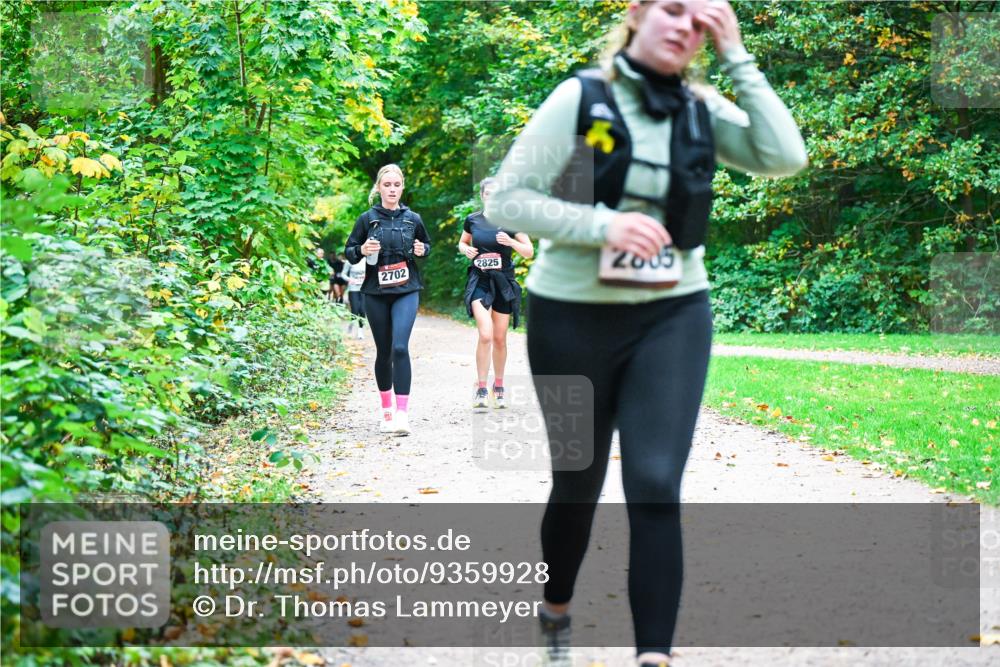 12.10.2025 - Bramfelder Halbmarathon 2025 Dr. Thomas Lammeyer http://msf.ph/oto/9359928 12.10.2025 11:09:58 Laufen 2825, 2702, 2605 meine-sportfotos.de