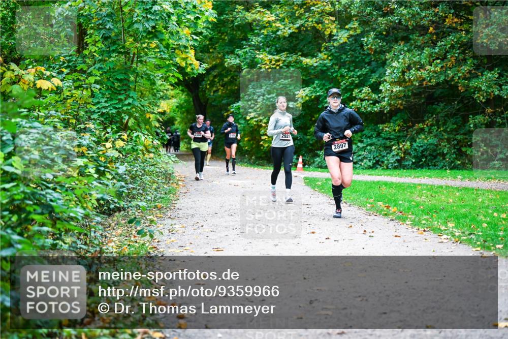 12.10.2025 - Bramfelder Halbmarathon 2025 Dr. Thomas Lammeyer http://msf.ph/oto/9359966 12.10.2025 11:10:07 Laufen 2921, 2897 meine-sportfotos.de