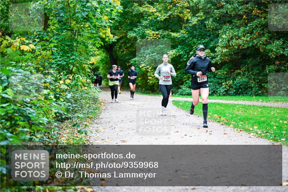 12.10.2025 - Bramfelder Halbmarathon 2025 Dr. Thomas Lammeyer http://msf.ph/oto/9359968 12.10.2025 11:10:07 Laufen 2921, 2897 meine-sportfotos.de