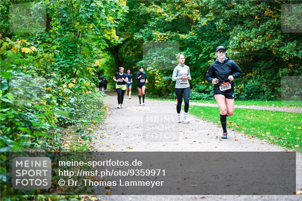 12.10.2025 - Bramfelder Halbmarathon 2025 Dr. Thomas Lammeyer http://msf.ph/oto/9359971 12.10.2025 11:10:07 Laufen 2438, 2921, 2897 meine-sportfotos.de