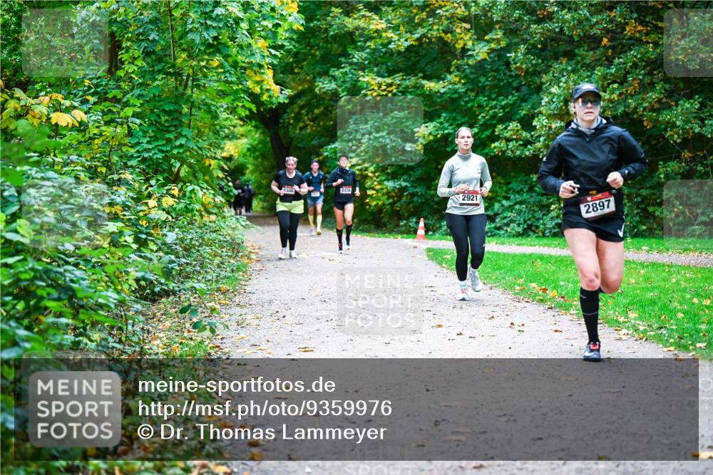 12.10.2025 - Bramfelder Halbmarathon 2025 Dr. Thomas Lammeyer http://msf.ph/oto/9359976 12.10.2025 11:10:08 Laufen 2921, 2897 meine-sportfotos.de
