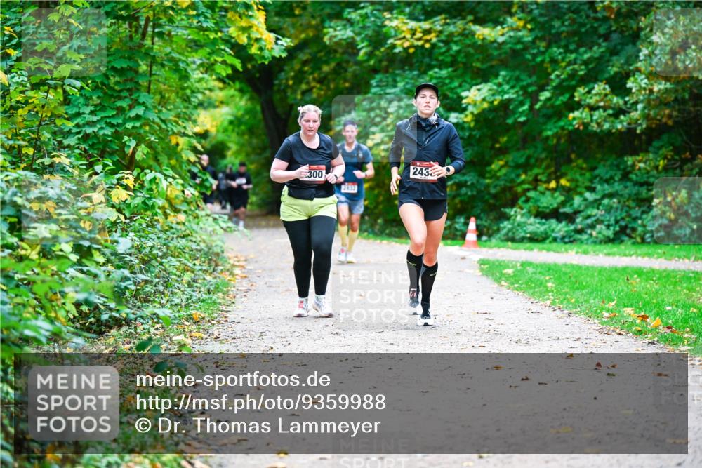 12.10.2025 - Bramfelder Halbmarathon 2025 Dr. Thomas Lammeyer http://msf.ph/oto/9359988 12.10.2025 11:10:11 Laufen 300, 3833, 243 meine-sportfotos.de
