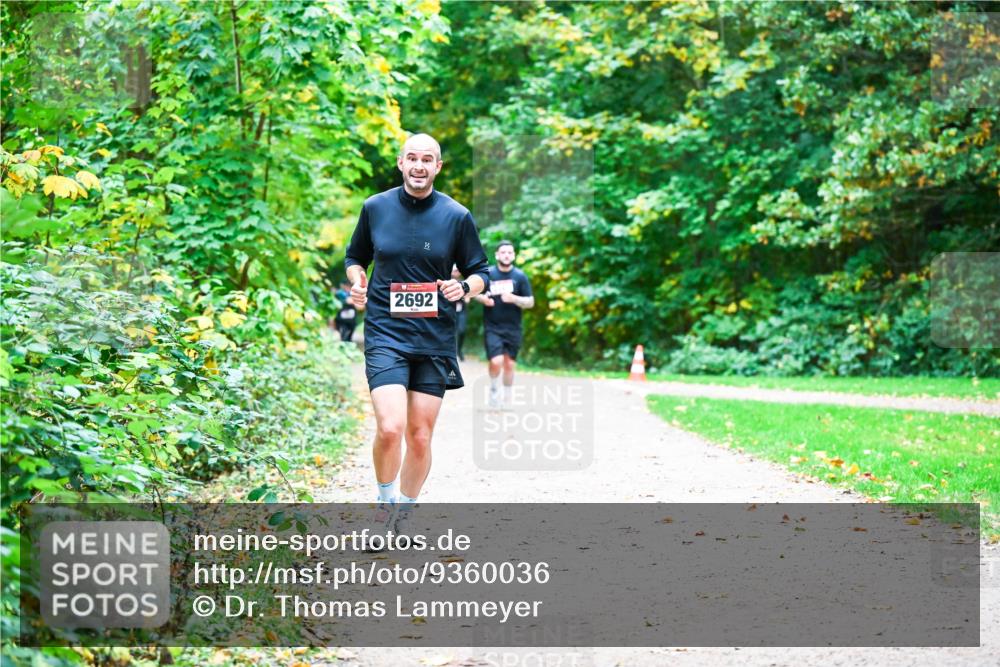 12.10.2025 - Bramfelder Halbmarathon 2025 Dr. Thomas Lammeyer http://msf.ph/oto/9360036 12.10.2025 11:10:22 Laufen 2692 meine-sportfotos.de