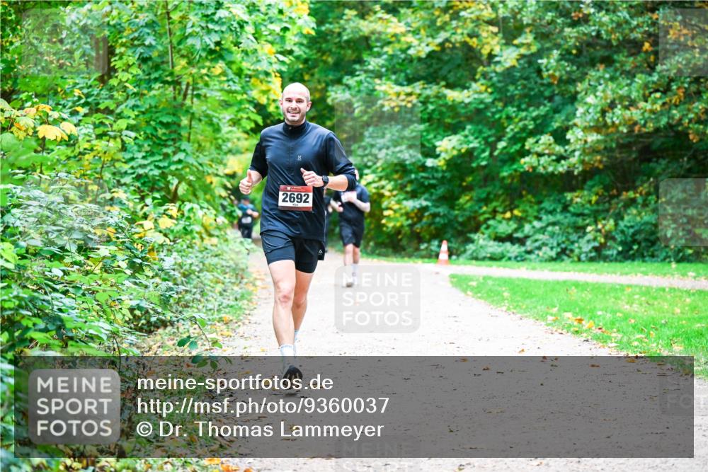 12.10.2025 - Bramfelder Halbmarathon 2025 Dr. Thomas Lammeyer http://msf.ph/oto/9360037 12.10.2025 11:10:22 Laufen 8, 2692 meine-sportfotos.de