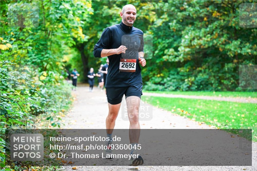12.10.2025 - Bramfelder Halbmarathon 2025 Dr. Thomas Lammeyer http://msf.ph/oto/9360045 12.10.2025 11:10:23 Laufen 2692 meine-sportfotos.de