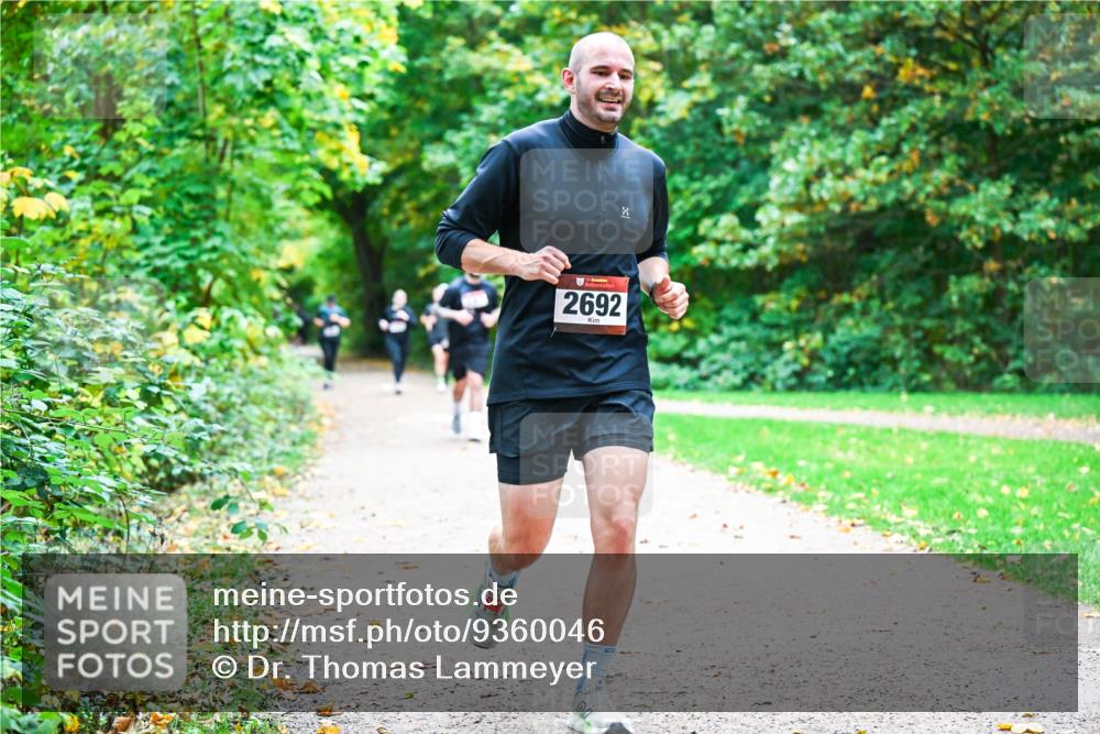 12.10.2025 - Bramfelder Halbmarathon 2025 Dr. Thomas Lammeyer http://msf.ph/oto/9360046 12.10.2025 11:10:23 Laufen 2692 meine-sportfotos.de