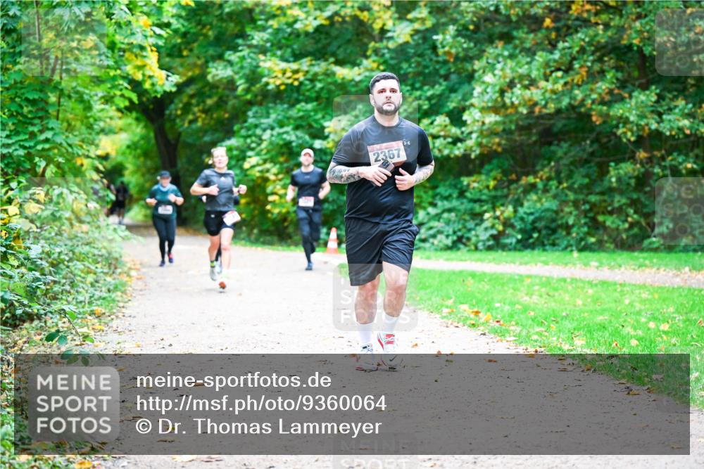 12.10.2025 - Bramfelder Halbmarathon 2025 Dr. Thomas Lammeyer http://msf.ph/oto/9360064 12.10.2025 11:10:27 Laufen 2367 meine-sportfotos.de