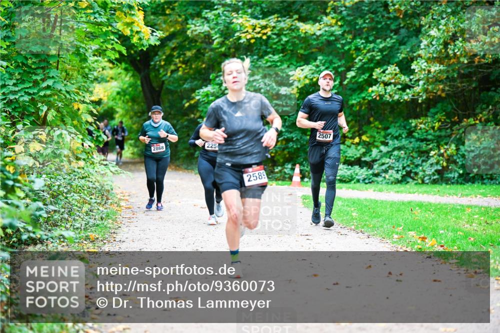 12.10.2025 - Bramfelder Halbmarathon 2025 Dr. Thomas Lammeyer http://msf.ph/oto/9360073 12.10.2025 11:10:30 Laufen 2868, 2254, 2589, 2507 meine-sportfotos.de