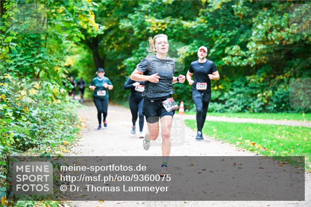 12.10.2025 - Bramfelder Halbmarathon 2025 Dr. Thomas Lammeyer http://msf.ph/oto/9360075 12.10.2025 11:10:30 Laufen 2250, 2589, 2507 meine-sportfotos.de