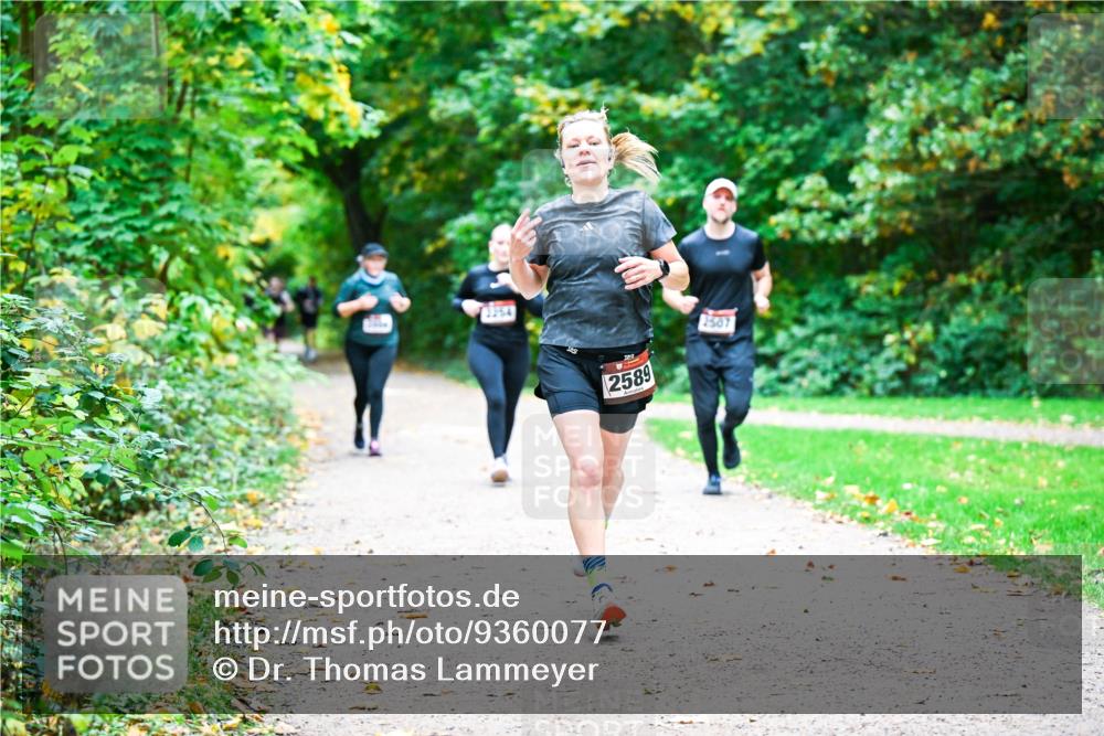 12.10.2025 - Bramfelder Halbmarathon 2025 Dr. Thomas Lammeyer http://msf.ph/oto/9360077 12.10.2025 11:10:30 Laufen 3364, 2589, 2587 meine-sportfotos.de