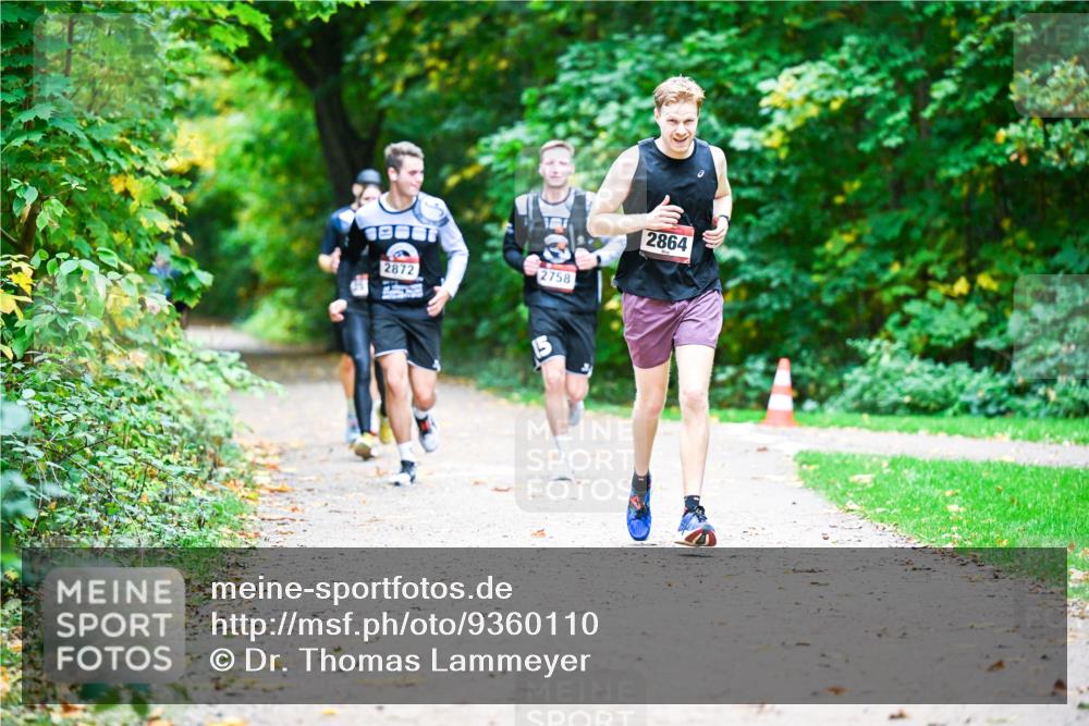 12.10.2025 - Bramfelder Halbmarathon 2025 Dr. Thomas Lammeyer http://msf.ph/oto/9360110 12.10.2025 11:10:41 Laufen 18885, 2872, 2758, 2864 meine-sportfotos.de