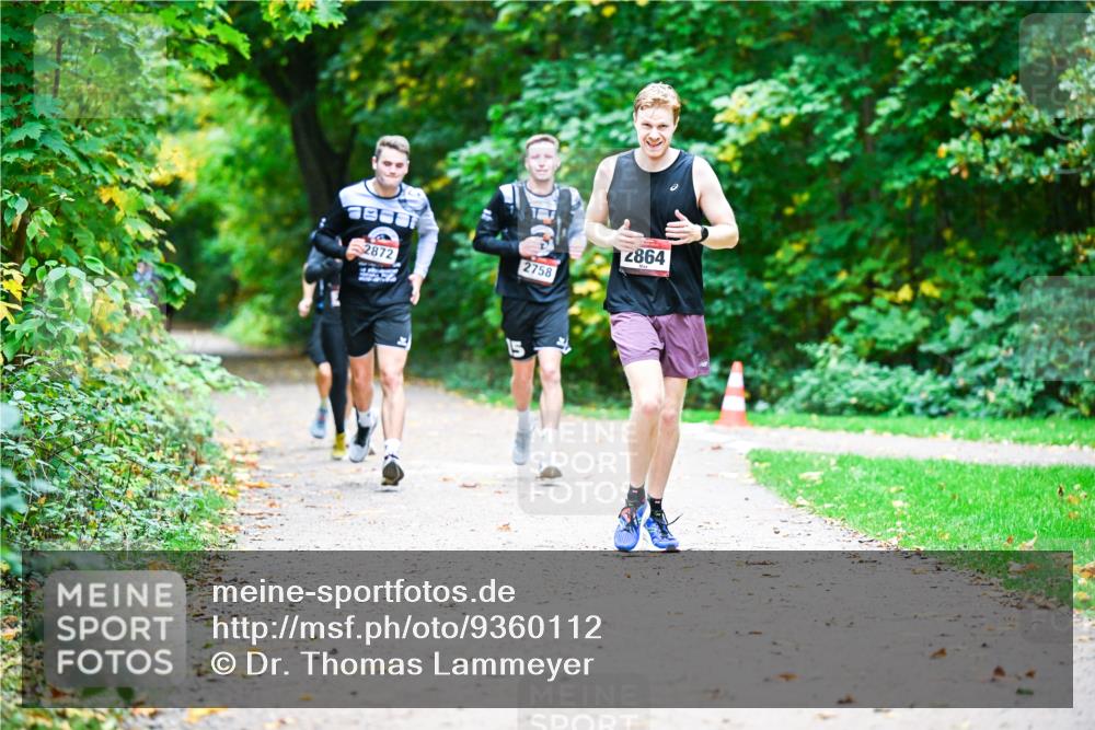 12.10.2025 - Bramfelder Halbmarathon 2025 Dr. Thomas Lammeyer http://msf.ph/oto/9360112 12.10.2025 11:10:41 Laufen 2864, 2872 meine-sportfotos.de