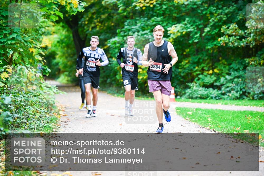 12.10.2025 - Bramfelder Halbmarathon 2025 Dr. Thomas Lammeyer http://msf.ph/oto/9360114 12.10.2025 11:10:42 Laufen 2758, 2872, 2864 meine-sportfotos.de