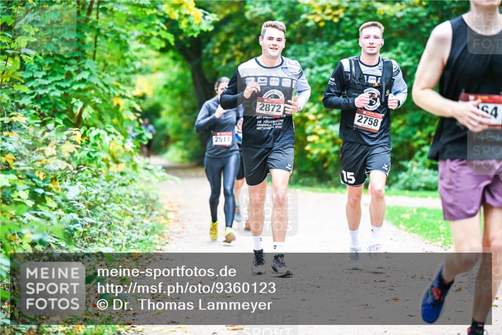 12.10.2025 - Bramfelder Halbmarathon 2025 Dr. Thomas Lammeyer http://msf.ph/oto/9360123 12.10.2025 11:10:44 Laufen 2511, 2872, 54, 2758, 15 meine-sportfotos.de