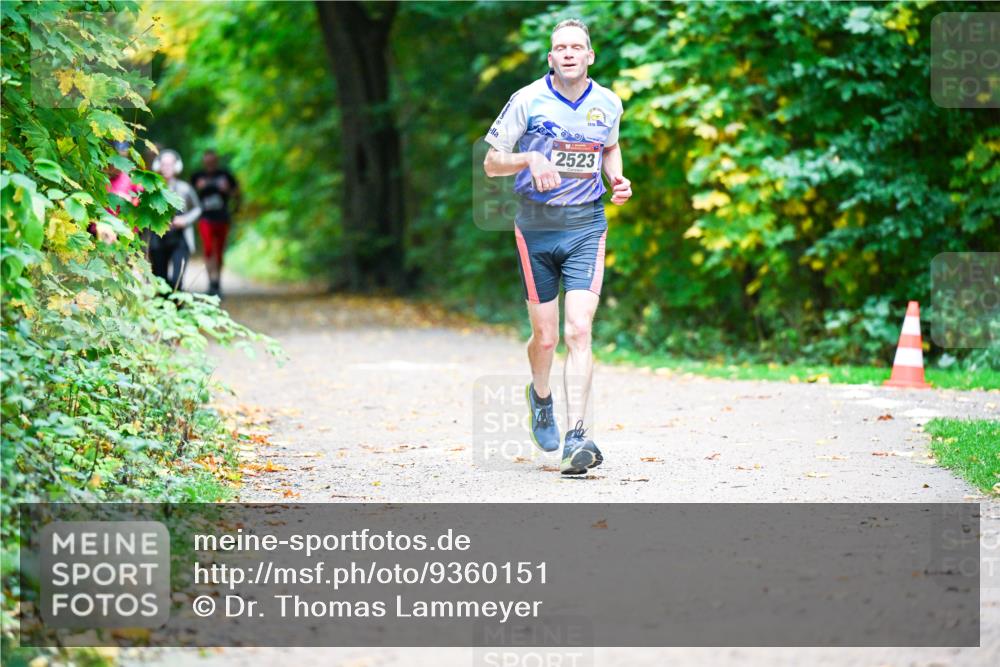 12.10.2025 - Bramfelder Halbmarathon 2025 Dr. Thomas Lammeyer http://msf.ph/oto/9360151 12.10.2025 11:10:57 Laufen 2523 meine-sportfotos.de