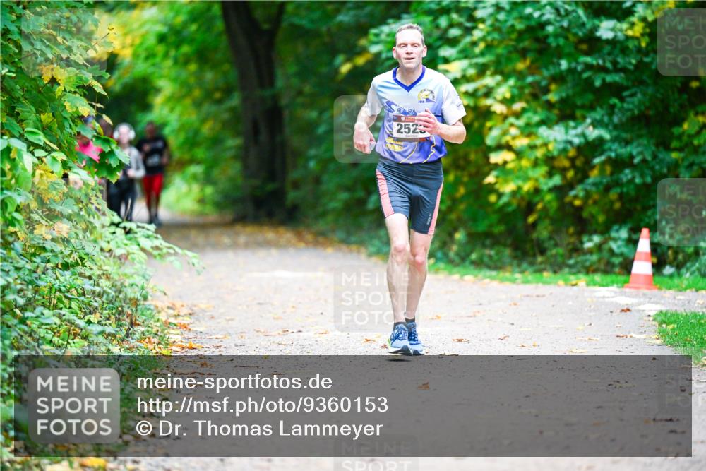 12.10.2025 - Bramfelder Halbmarathon 2025 Dr. Thomas Lammeyer http://msf.ph/oto/9360153 12.10.2025 11:10:57 Laufen 2525 meine-sportfotos.de