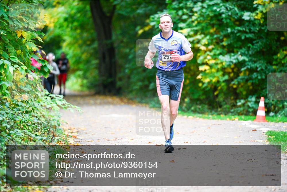12.10.2025 - Bramfelder Halbmarathon 2025 Dr. Thomas Lammeyer http://msf.ph/oto/9360154 12.10.2025 11:10:58 Laufen 25 meine-sportfotos.de