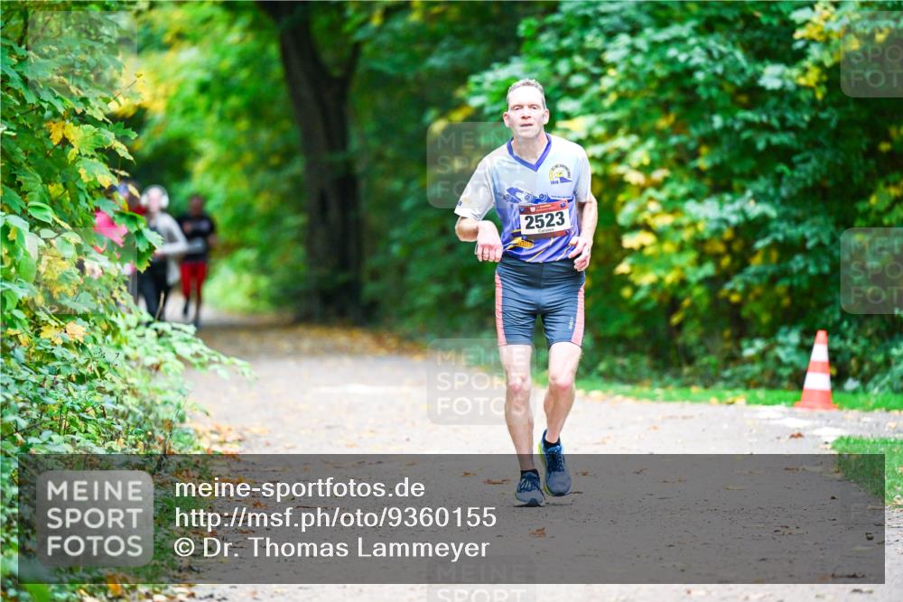 12.10.2025 - Bramfelder Halbmarathon 2025 Dr. Thomas Lammeyer http://msf.ph/oto/9360155 12.10.2025 11:10:58 Laufen 2010, 2523 meine-sportfotos.de