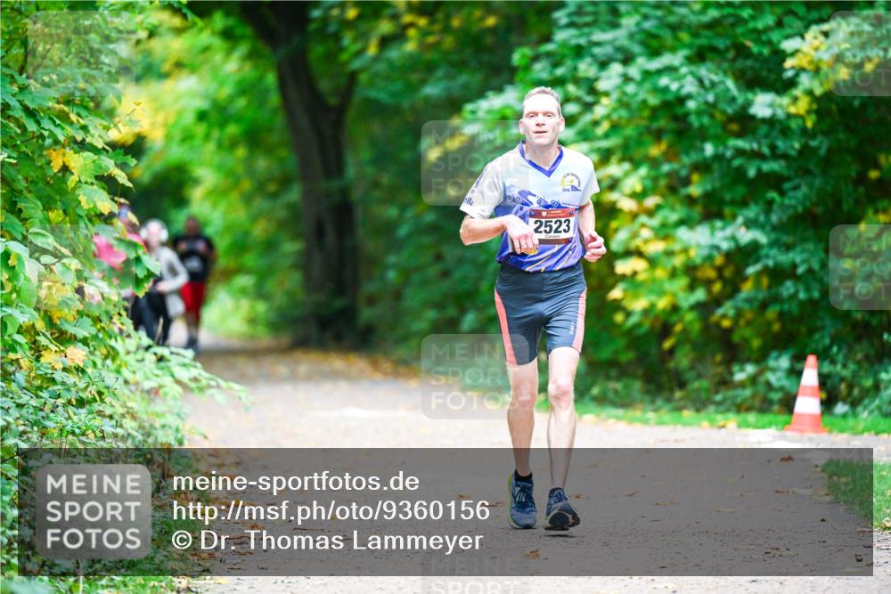 12.10.2025 - Bramfelder Halbmarathon 2025 Dr. Thomas Lammeyer http://msf.ph/oto/9360156 12.10.2025 11:10:58 Laufen 2523 meine-sportfotos.de