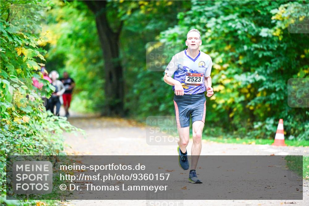 12.10.2025 - Bramfelder Halbmarathon 2025 Dr. Thomas Lammeyer http://msf.ph/oto/9360157 12.10.2025 11:10:58 Laufen 2523 meine-sportfotos.de