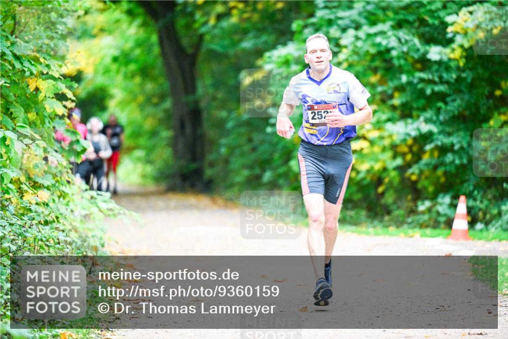 12.10.2025 - Bramfelder Halbmarathon 2025 Dr. Thomas Lammeyer http://msf.ph/oto/9360159 12.10.2025 11:10:58 Laufen 252 meine-sportfotos.de