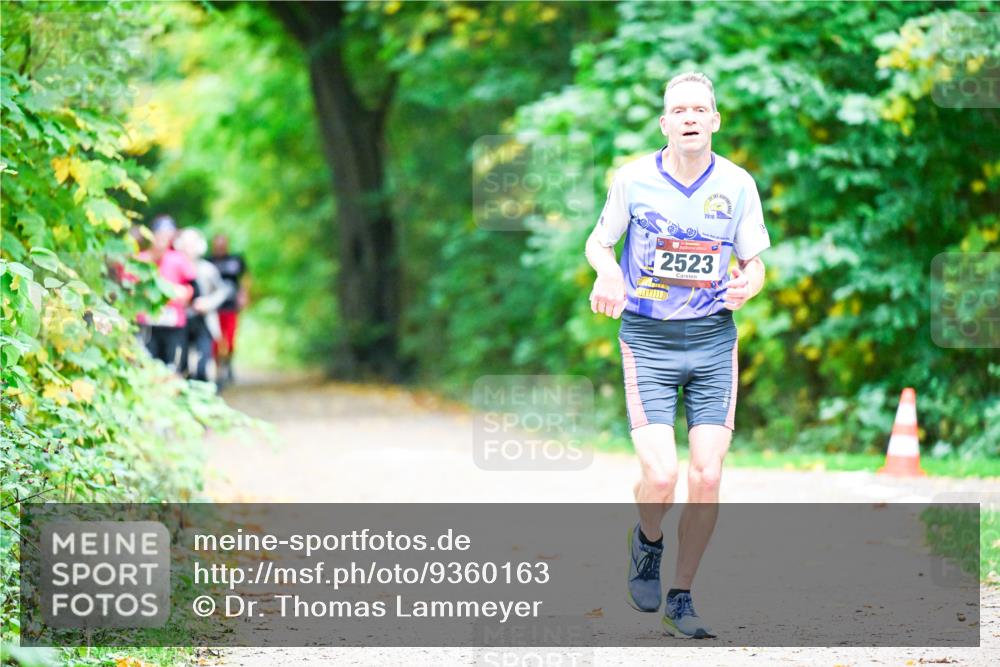 12.10.2025 - Bramfelder Halbmarathon 2025 Dr. Thomas Lammeyer http://msf.ph/oto/9360163 12.10.2025 11:10:59 Laufen 2523 meine-sportfotos.de