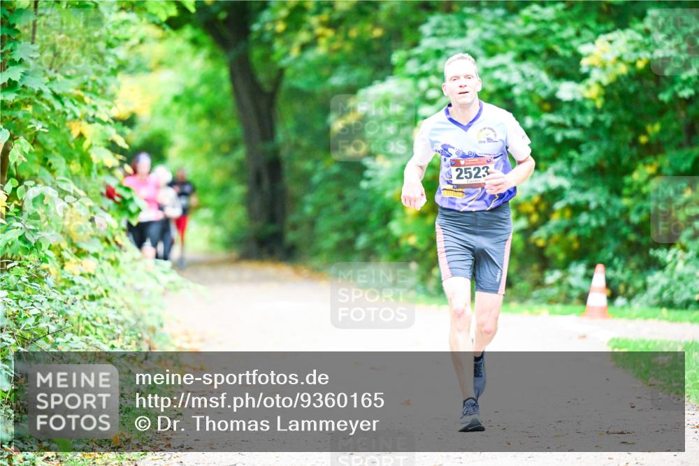 12.10.2025 - Bramfelder Halbmarathon 2025 Dr. Thomas Lammeyer http://msf.ph/oto/9360165 12.10.2025 11:10:59 Laufen 2010, 2523 meine-sportfotos.de