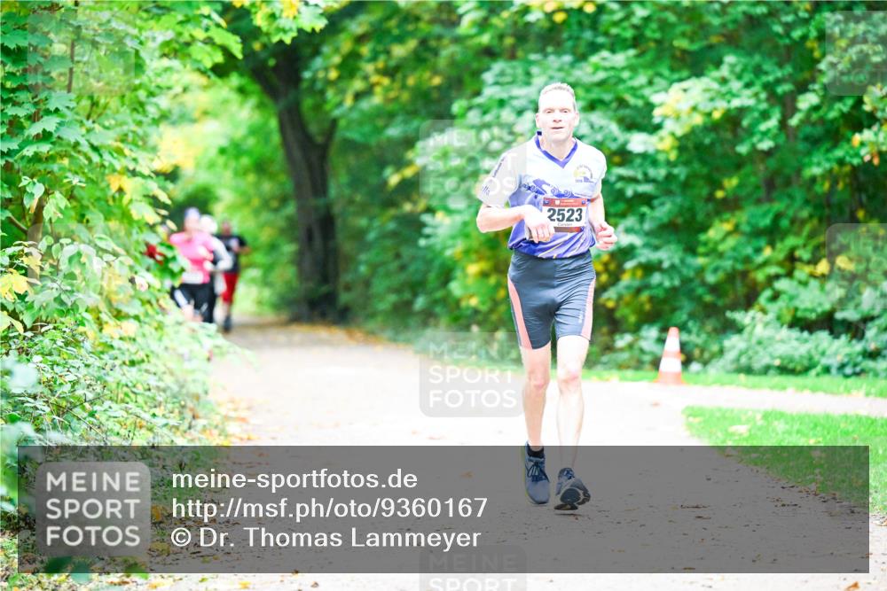 12.10.2025 - Bramfelder Halbmarathon 2025 Dr. Thomas Lammeyer http://msf.ph/oto/9360167 12.10.2025 11:10:59 Laufen 2523 meine-sportfotos.de