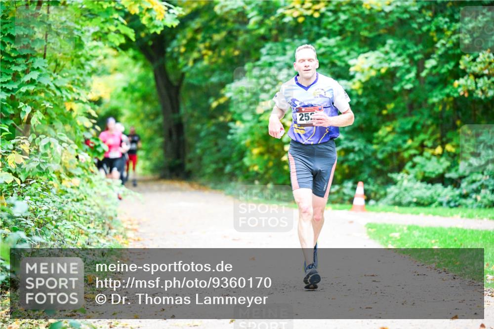 12.10.2025 - Bramfelder Halbmarathon 2025 Dr. Thomas Lammeyer http://msf.ph/oto/9360170 12.10.2025 11:11:00 Laufen 252 meine-sportfotos.de