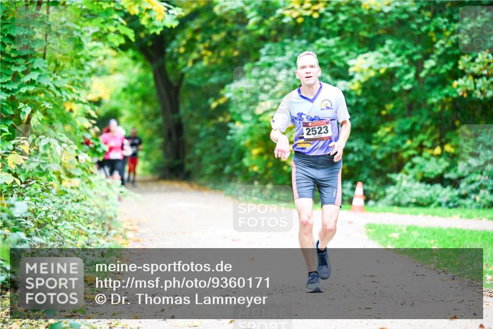 12.10.2025 - Bramfelder Halbmarathon 2025 Dr. Thomas Lammeyer http://msf.ph/oto/9360171 12.10.2025 11:11:00 Laufen 2523 meine-sportfotos.de