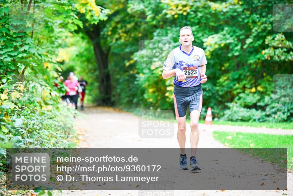 12.10.2025 - Bramfelder Halbmarathon 2025 Dr. Thomas Lammeyer http://msf.ph/oto/9360172 12.10.2025 11:11:00 Laufen 2523 meine-sportfotos.de
