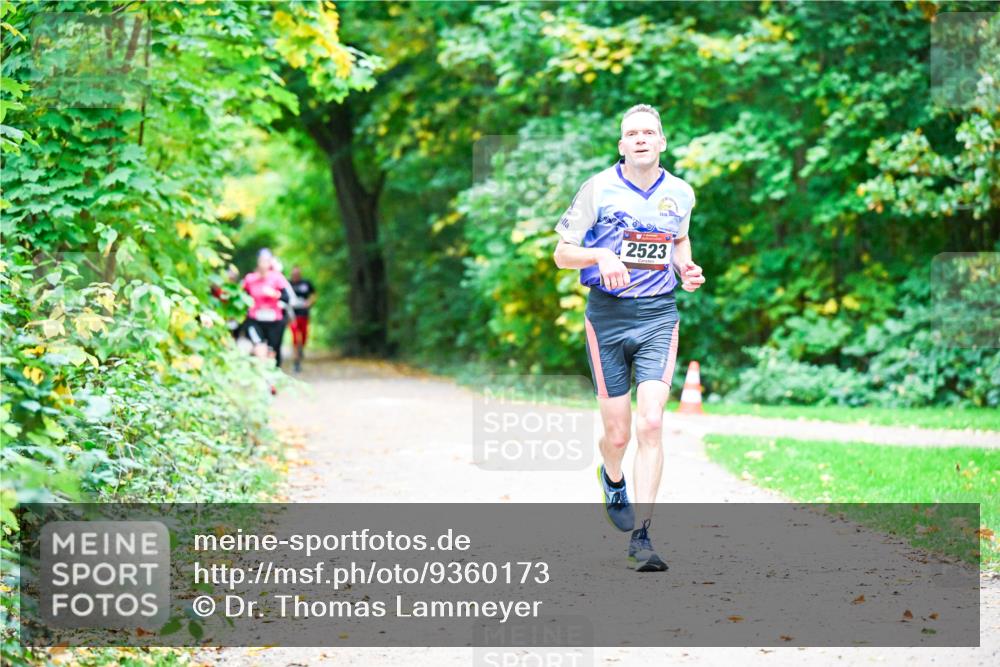 12.10.2025 - Bramfelder Halbmarathon 2025 Dr. Thomas Lammeyer http://msf.ph/oto/9360173 12.10.2025 11:11:00 Laufen 2523 meine-sportfotos.de