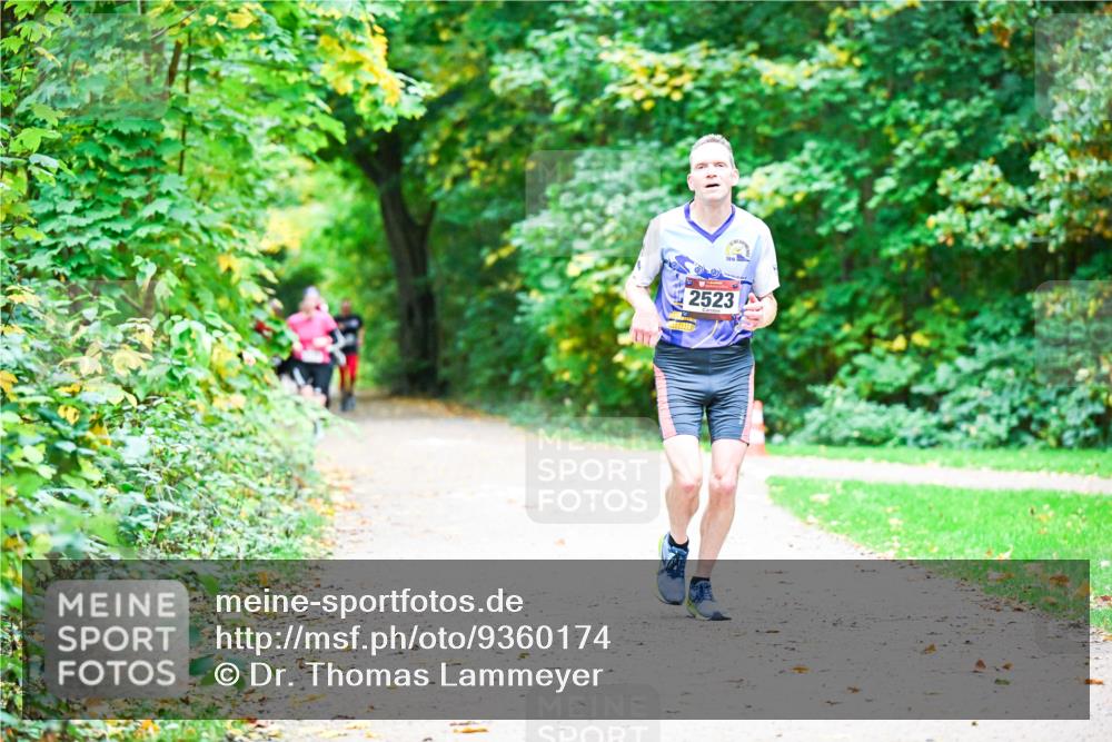 12.10.2025 - Bramfelder Halbmarathon 2025 Dr. Thomas Lammeyer http://msf.ph/oto/9360174 12.10.2025 11:11:00 Laufen 2523 meine-sportfotos.de