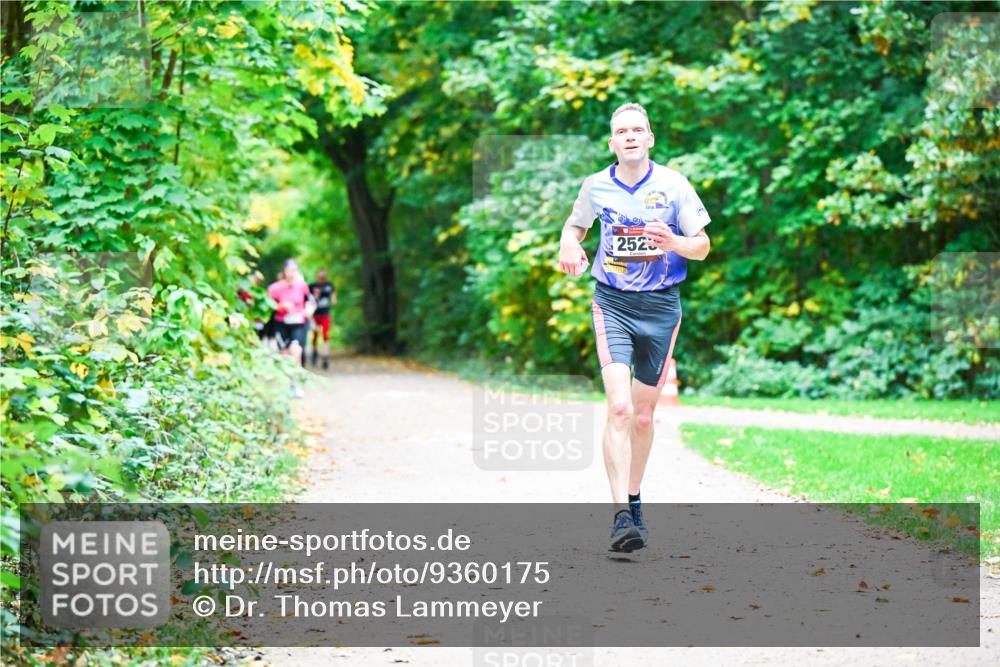 12.10.2025 - Bramfelder Halbmarathon 2025 Dr. Thomas Lammeyer http://msf.ph/oto/9360175 12.10.2025 11:11:00 Laufen 2523 meine-sportfotos.de