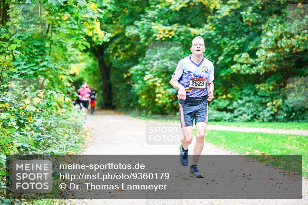 12.10.2025 - Bramfelder Halbmarathon 2025 Dr. Thomas Lammeyer http://msf.ph/oto/9360179 12.10.2025 11:11:01 Laufen 2523 meine-sportfotos.de