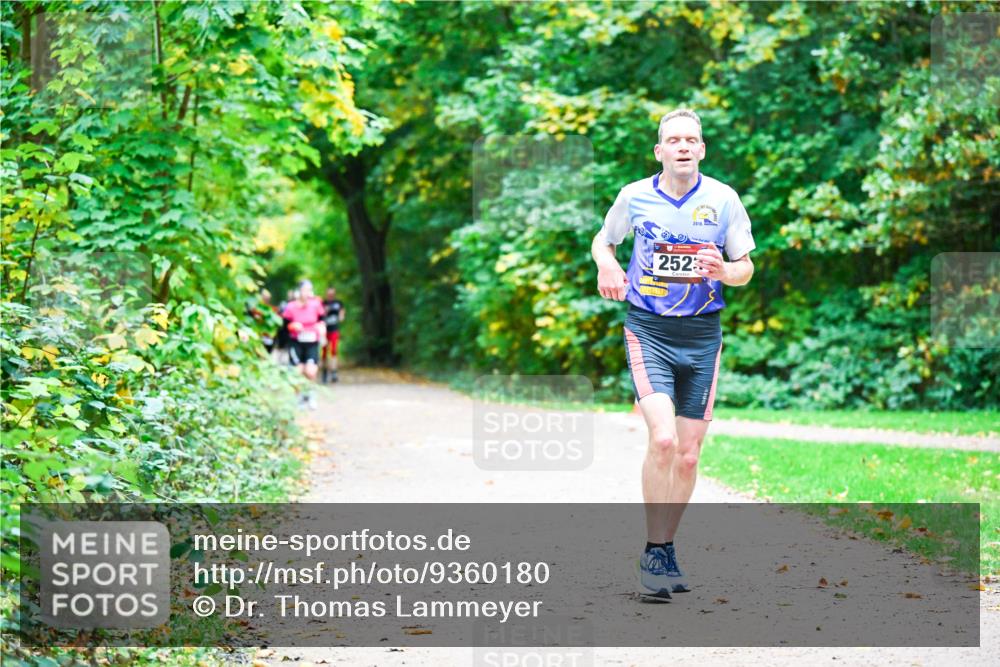 12.10.2025 - Bramfelder Halbmarathon 2025 Dr. Thomas Lammeyer http://msf.ph/oto/9360180 12.10.2025 11:11:01 Laufen 252, 2010 meine-sportfotos.de