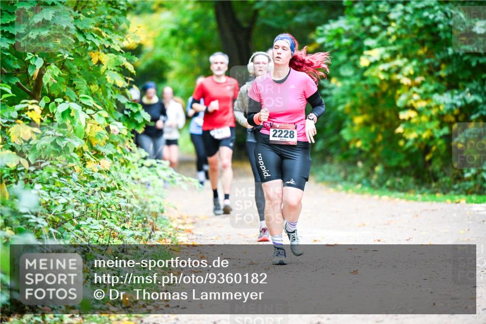 12.10.2025 - Bramfelder Halbmarathon 2025 Dr. Thomas Lammeyer http://msf.ph/oto/9360182 12.10.2025 11:11:08 Laufen 2228 meine-sportfotos.de