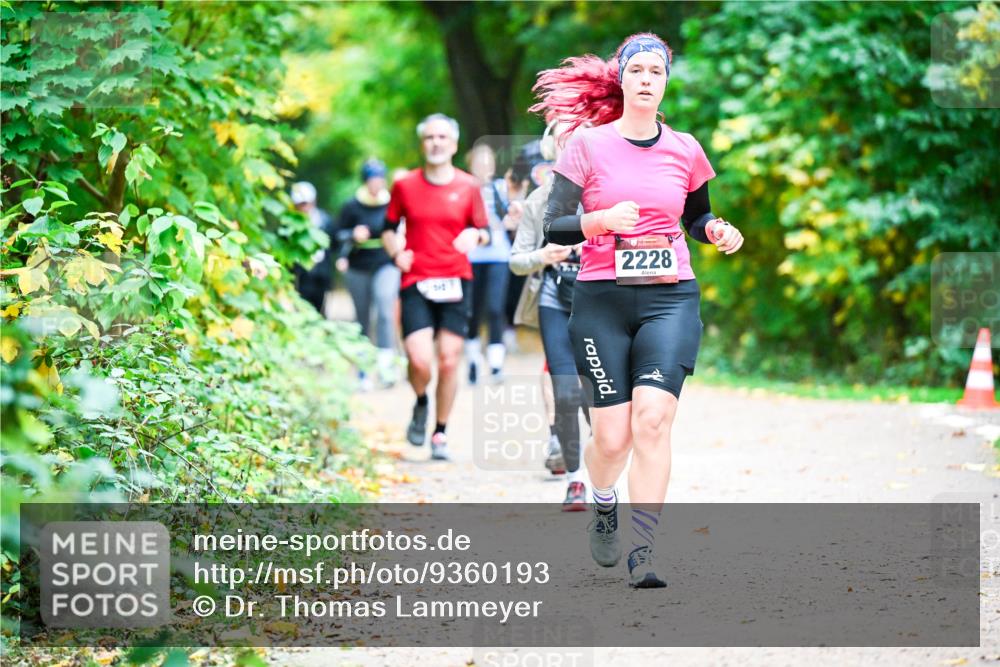 12.10.2025 - Bramfelder Halbmarathon 2025 Dr. Thomas Lammeyer http://msf.ph/oto/9360193 12.10.2025 11:11:10 Laufen 2228 meine-sportfotos.de