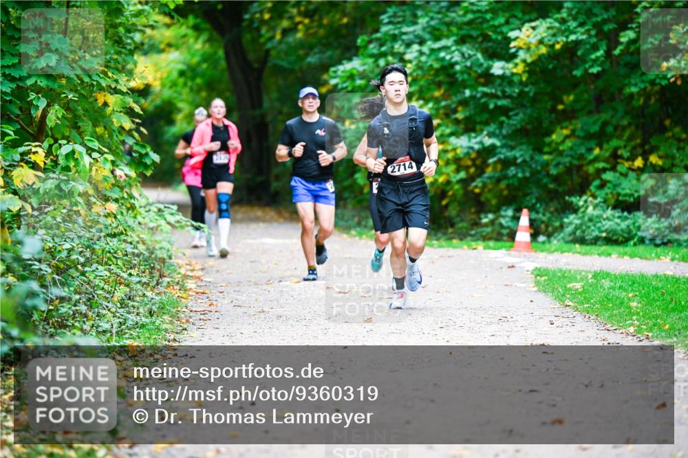 12.10.2025 - Bramfelder Halbmarathon 2025 Dr. Thomas Lammeyer http://msf.ph/oto/9360319 12.10.2025 11:11:39 Laufen 2870, 2714 meine-sportfotos.de